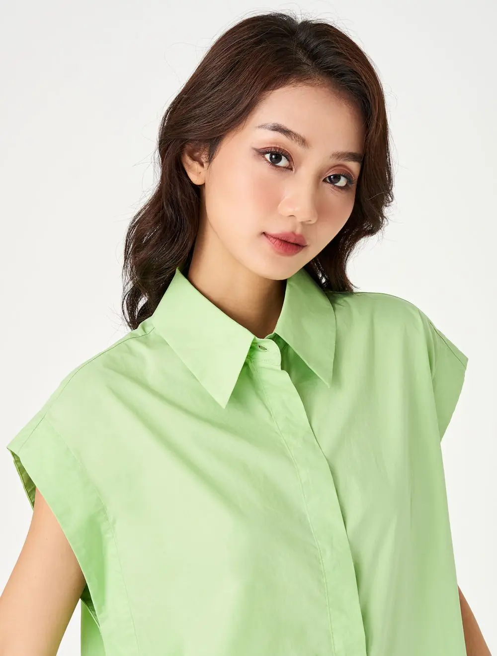 Gợi ý phối đồ cùng áo sơ mi nữ cho quý cô phong cách