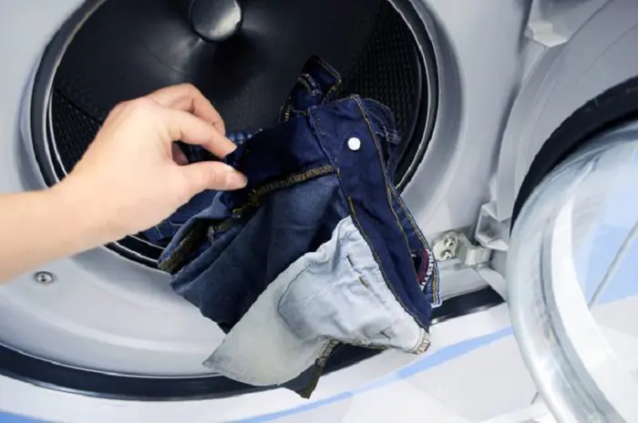 Cách giặt quần Jeans không ra/phai màu