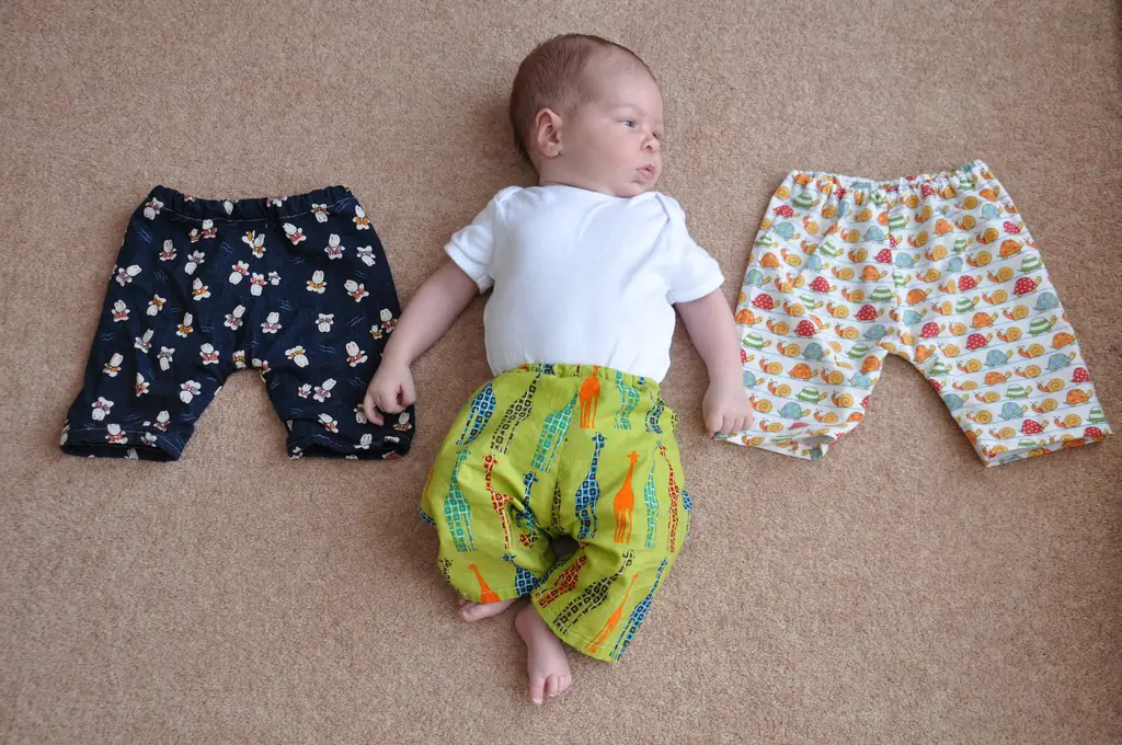 Cách chọn quần áo cho bé sơ sinh