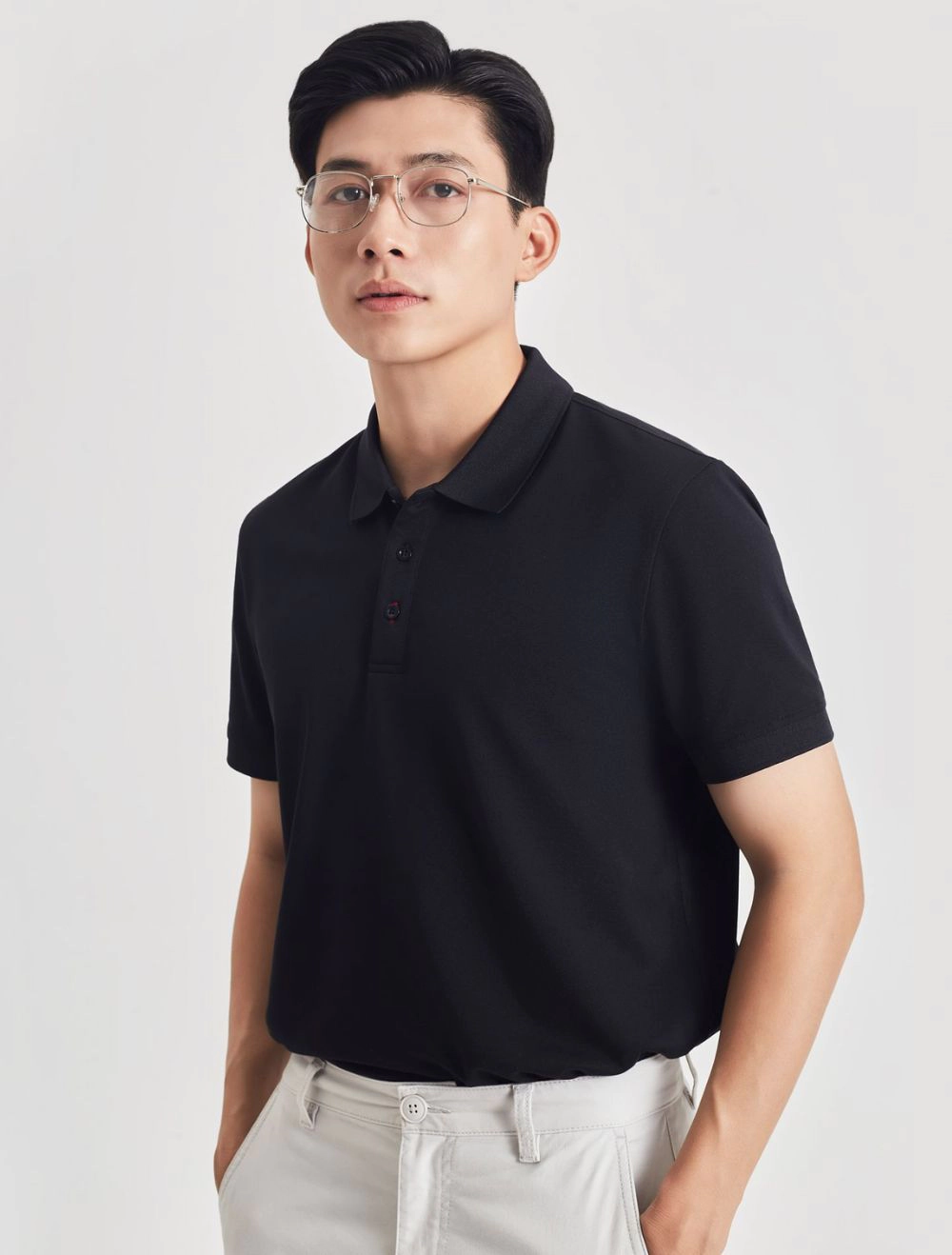 áo phông nam có cổ màu đen
