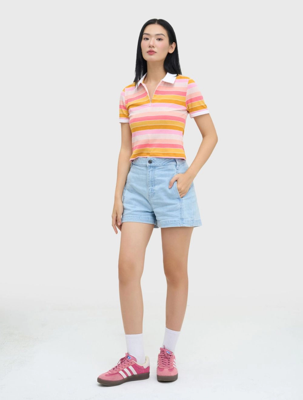 áo phông nữ có cổ và quần short