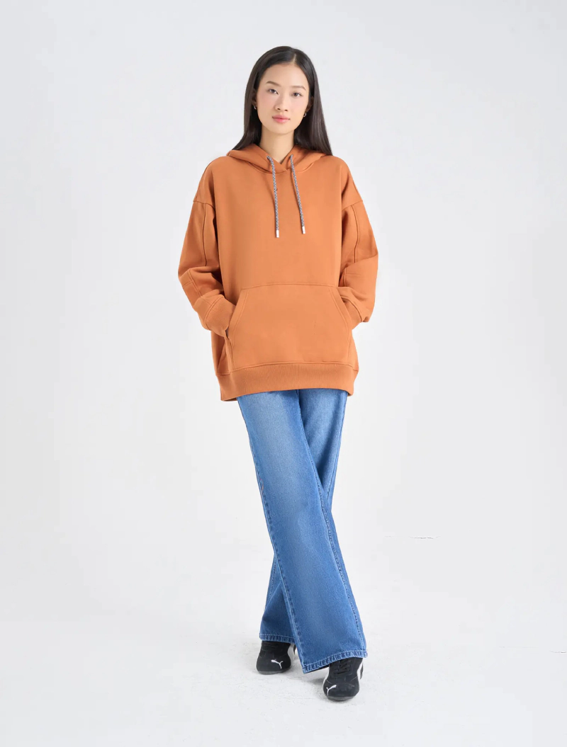 áo hoodie phối quần jean ống suông