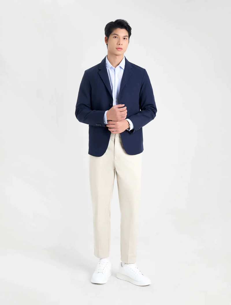 phối quần kaki nam với blazer