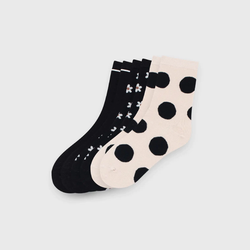 tất nữ chấm bi